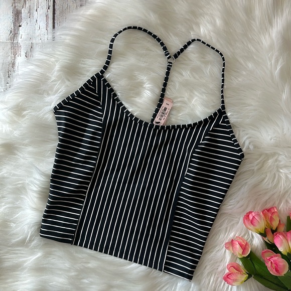 Victoria’s Secret On Point Essential Racerback Tank Top Size Medium - Picture 1 of 5